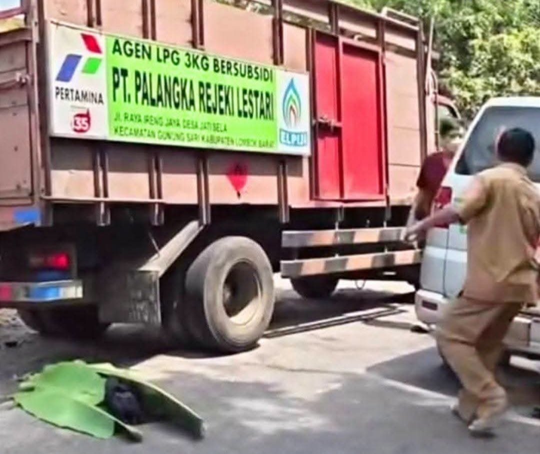 Truk LPG Tabrak Honda Scoopy di Lombok Barat, Ibu dan Anak Tewas